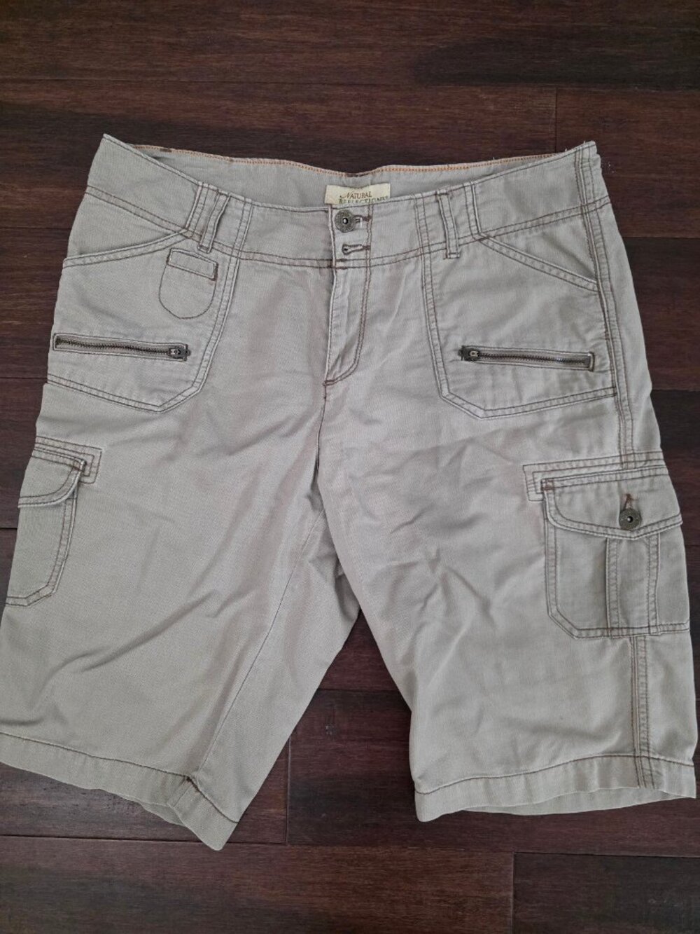 Vintage Natural Reflections Women's size 10 Beige Khaki Cargo Shorts Bermuda
